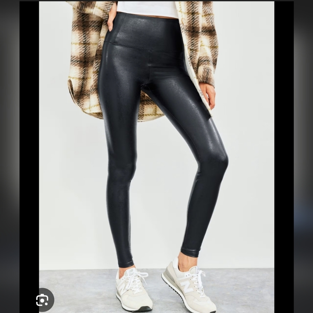 Aritzia Wilfred Free Daria Leggings Black Faux Leather. Womens Small. EUC